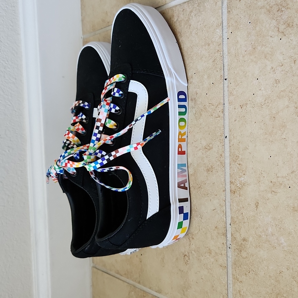 VANS PRIDE Checkered I AM PROUD Sneakers Rainbow color pattern Women’s Sz 9 NWOT